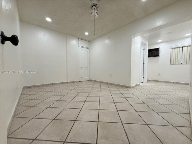 Building Photo - 561 W 39th St