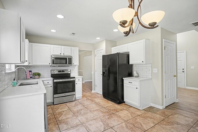 Building Photo - 5005 Marathon Ln