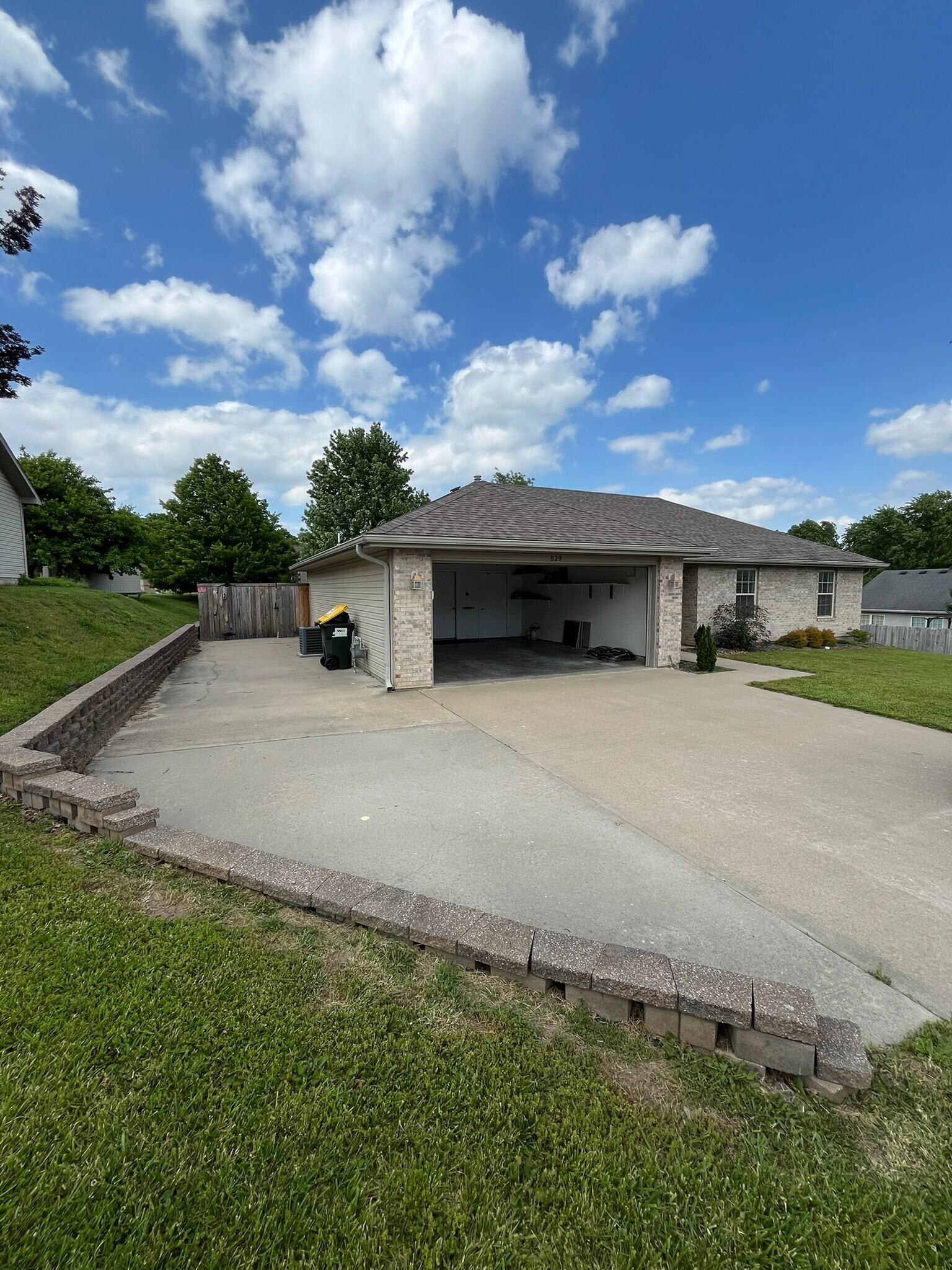 Building Photo - 629 Woodland Park Dr