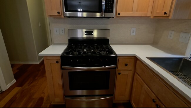 Building Photo - 3047 S Cedar Ridge Dr