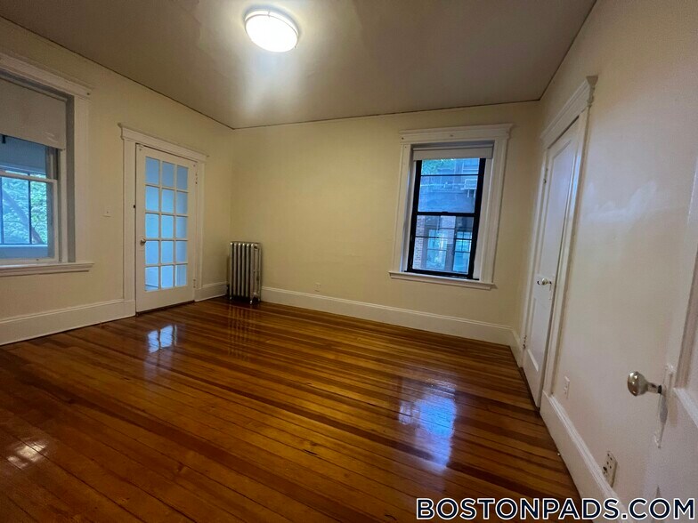 Building Photo - 143 Freeman St