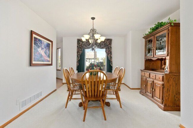 Building Photo - 829 W Sparrow Hawk Dr