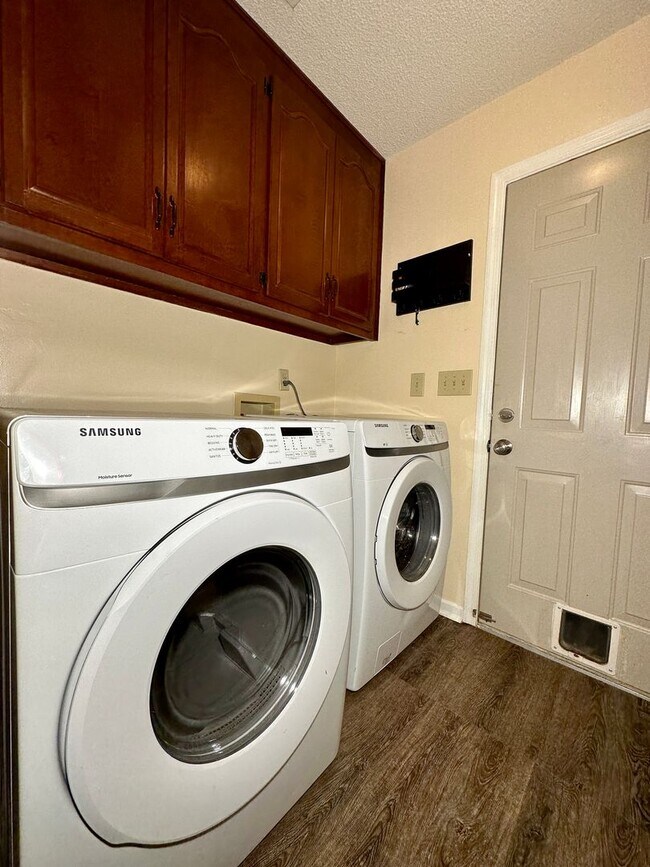 Building Photo - Spacious 4-Bedroom Home with Bonus Room & Exceptional Amenities