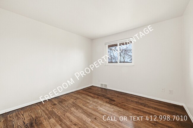 Building Photo - 2540 Park Hill Dr