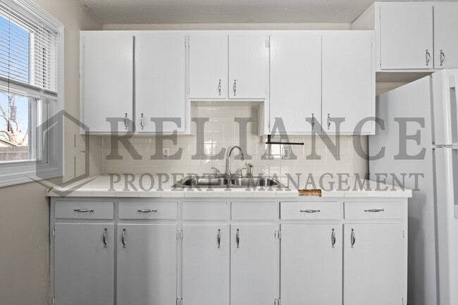 Building Photo - 224 Grover Ave