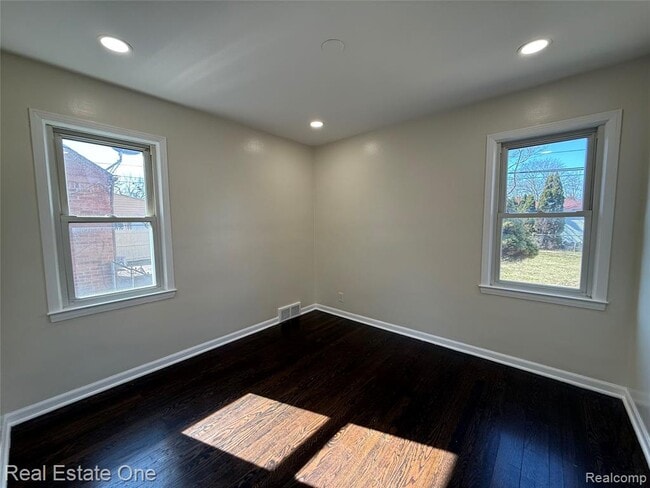 Building Photo - 6991 Colonial St