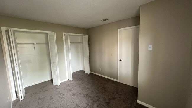 Building Photo - 112 Dahlia Village Cir