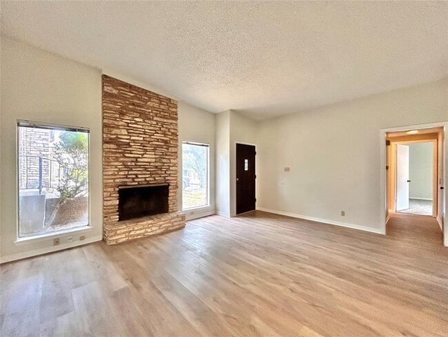 Building Photo - 8711 Westover Club Dr