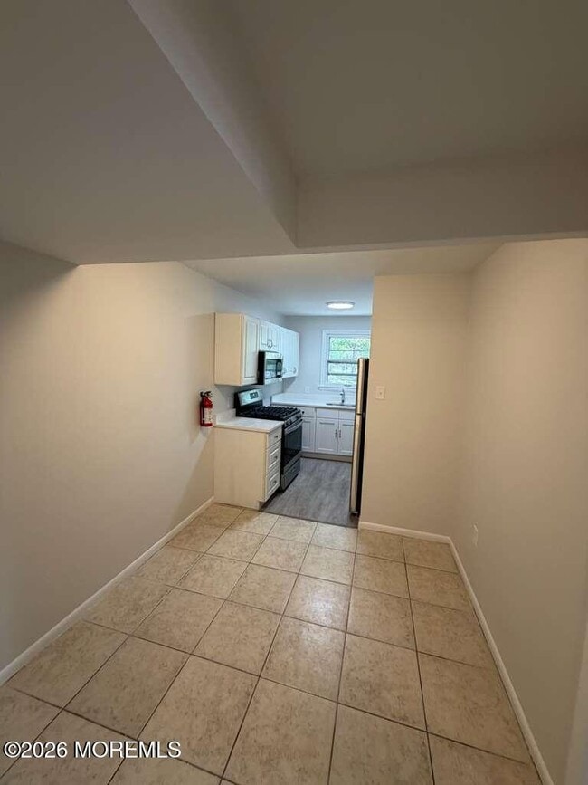 Building Photo - 8 Scotch Pine Dr