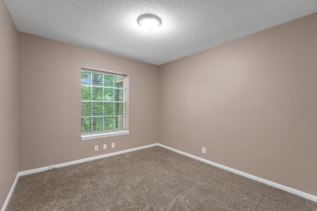Building Photo - Charming 3BR Condo in Charlotte