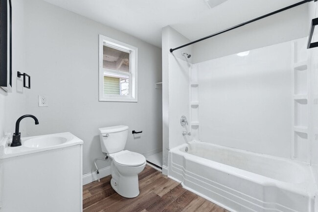 Building Photo - 3-Bedroom w/ New Kitchen Appliances