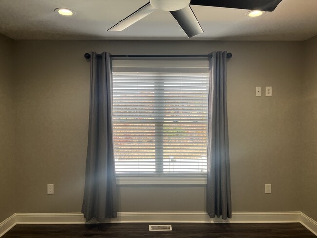 Building Photo - 77 Emanuel Ct