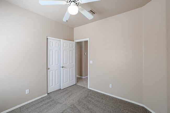 Building Photo - 4bed with pool