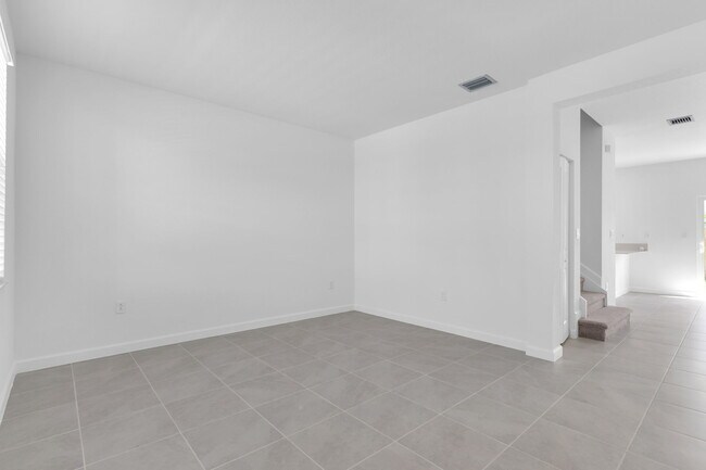 Building Photo - 2660 SE 28th St