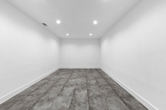 Building Photo - 3138 Reed Rd