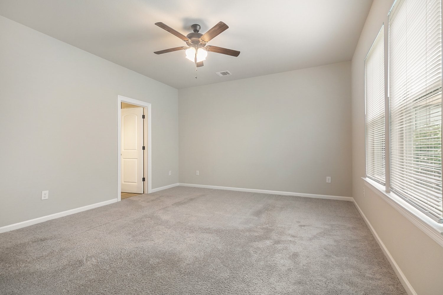 Building Photo - 5615 Stuga Dr