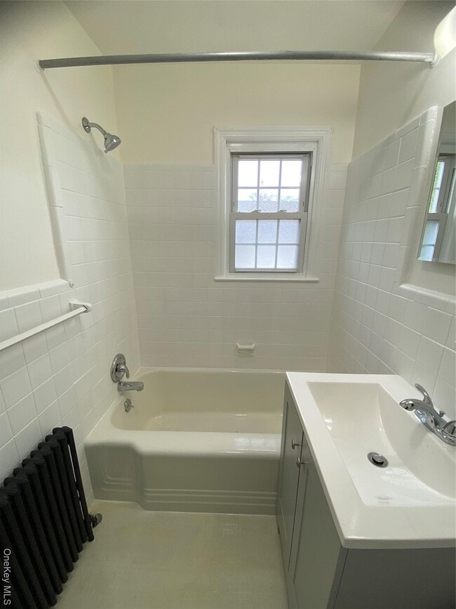 Building Photo - 2 George St