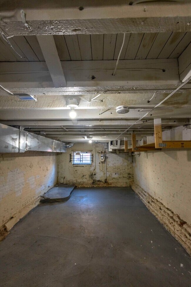 Building Photo - Charming 2BD/1BA Townhome in Patterson Park, MD!