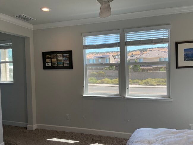 Building Photo - 8665 Mahonia Dr