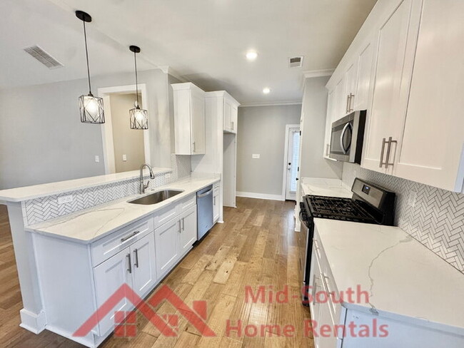 Building Photo - 441 Josephine St