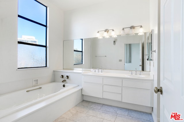 Building Photo - 11636 Montana Ave