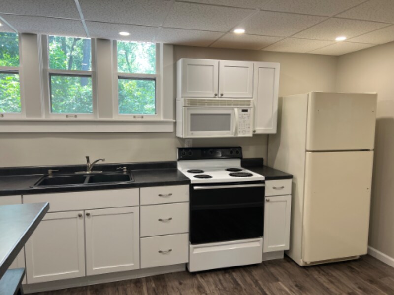 Building Photo - 208 E Front St