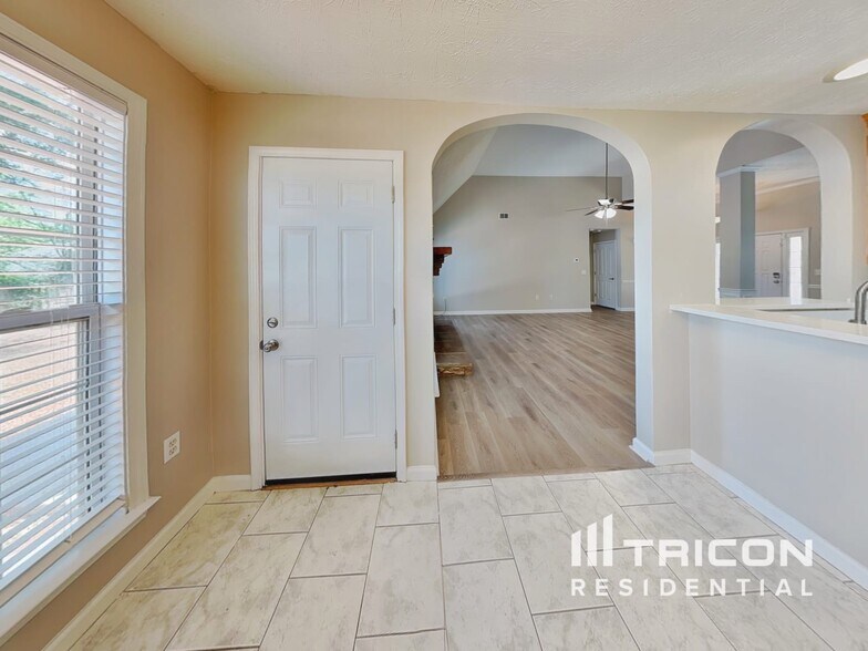 Building Photo - 222 Yardsley Dr