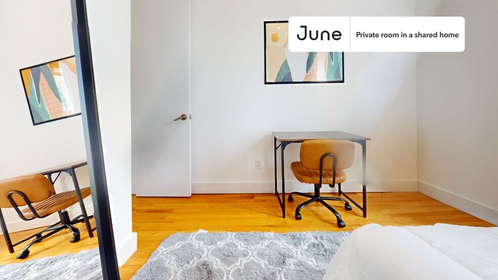Building Photo - Private bedroom in 3 bed/1 bath Home