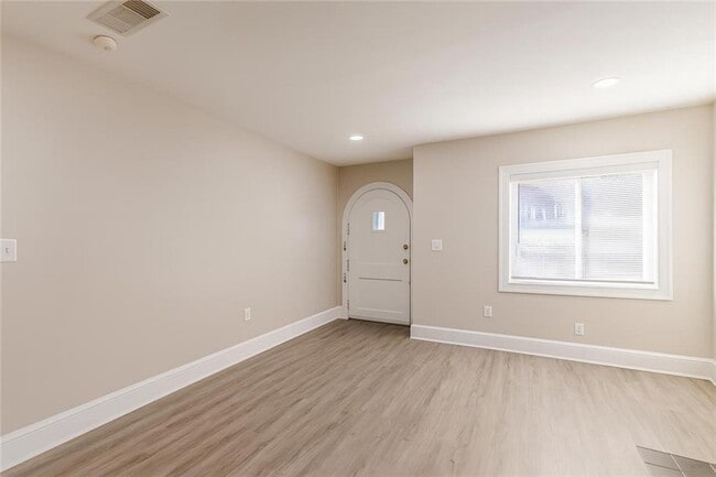 Building Photo - 1376 Westmont Rd SW