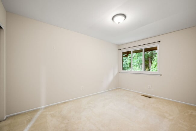 Building Photo - 404 Worthington Dr