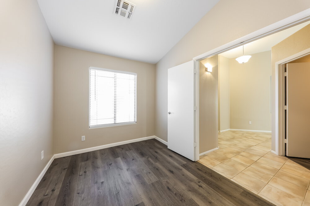 Building Photo - 8748 W Salter Dr