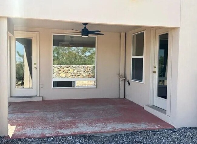 Building Photo - Adorable Towhhome Located off Foothills