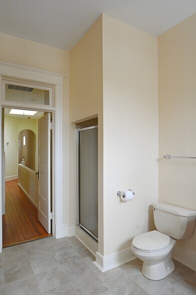 Building Photo - 2025 Grove Ave