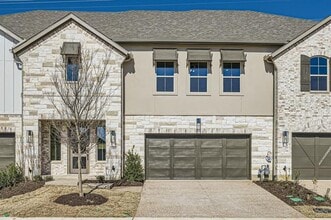 Building Photo - 3505 Kings Ct Dr