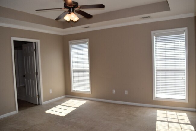 Building Photo - You've Found It! Split floor plan, fenced yard, extra storage