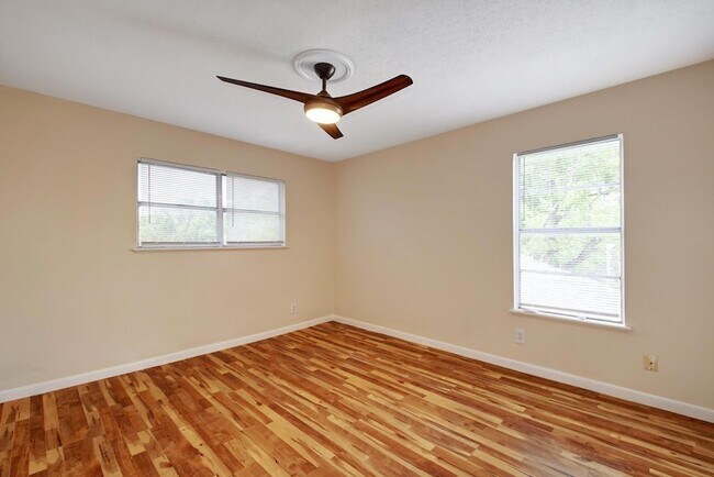 Building Photo - 1202 Artesian Cir