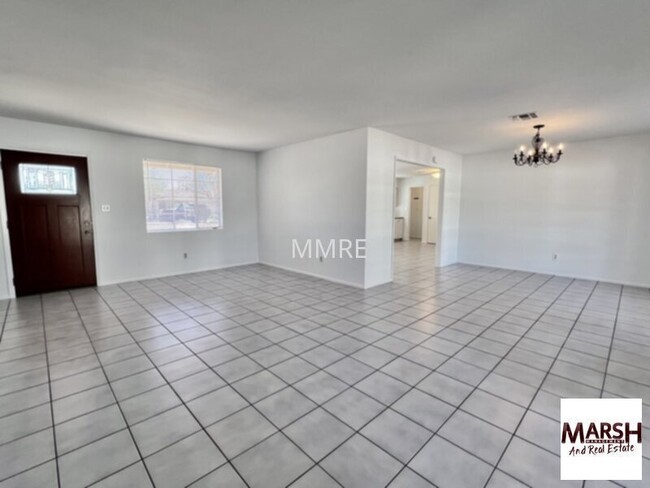 Building Photo - Spacious and updated 3 bedroom home in Tempe!