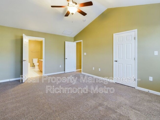 Building Photo - 6431 Kings Crest Ct