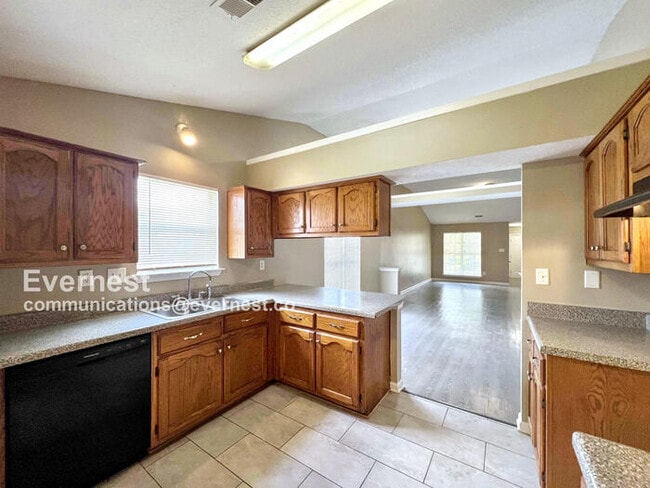 Building Photo - 5573 Kaitlyn Dr W