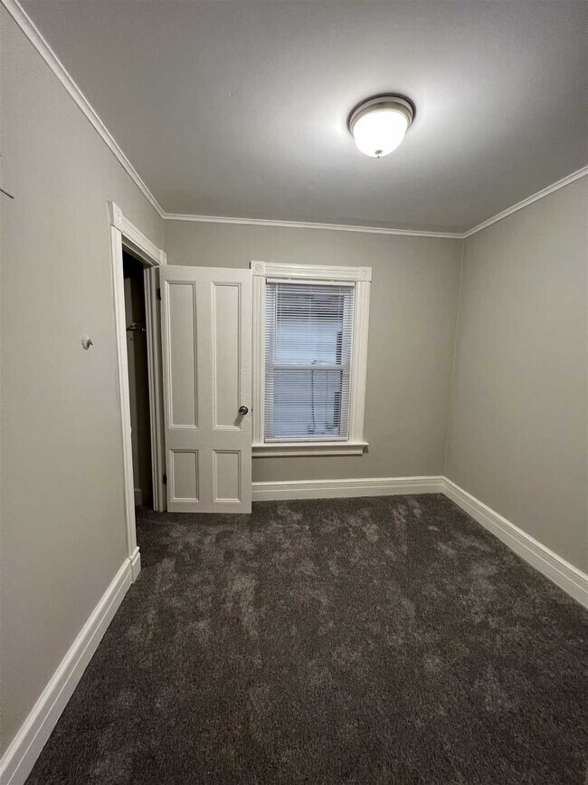 Building Photo - 21 Lincoln Ave