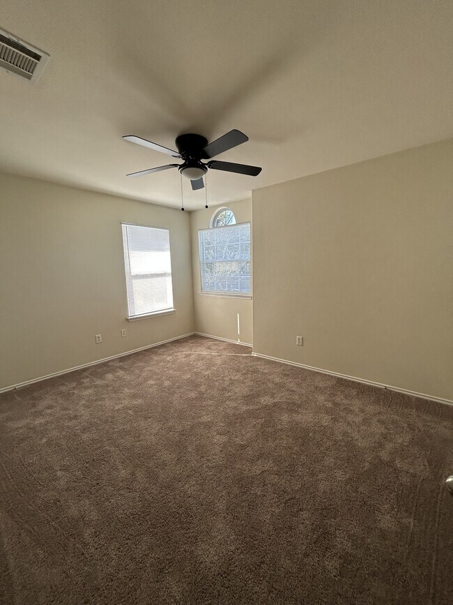 Building Photo - 5304 Willamette Ln