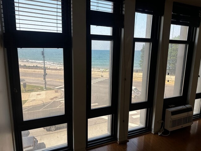 Building Photo - Sunny Studio with Lakeside Views