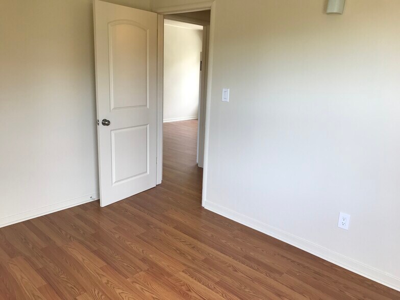 Building Photo - 124 Lewelling Blvd