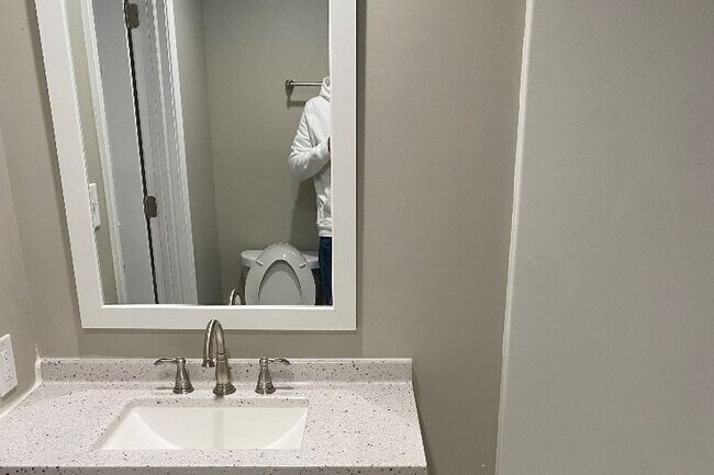 bath - 306 Lindsay Ave