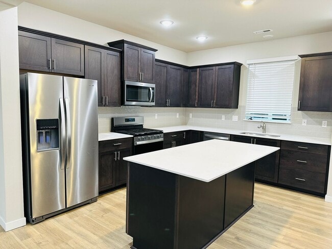 Building Photo - Newer 3-Story 3 Bedroom DR Horton Home in Lake Stickney/Everett - SHORT TERM LEASE OFFER