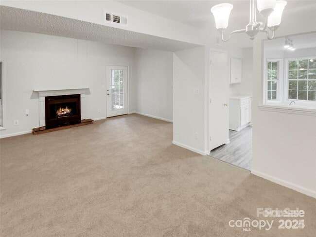 Building Photo - 6003 Treetop Ct