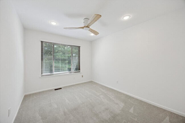 Building Photo - 128 Granite Hill Ct