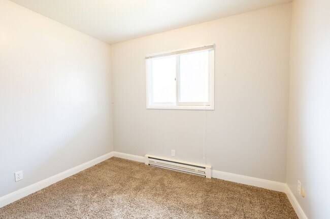 Building Photo - 4 BED 2 BATH HOME WITH BONUS ROOM IN IDAHO FALLS