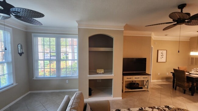 Building Photo - 4152 Central Sarasota Pkwy