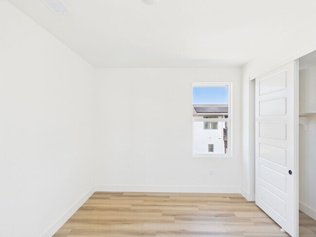 Building Photo - 713 Passion Ct